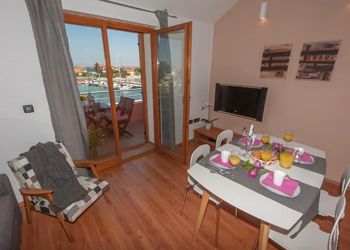 8432c Apartman Poljana (Ugljan)